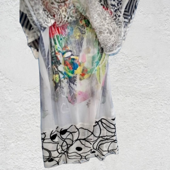 Aria. A Love Tree Lace Overlay Tunic Size Medium - Picture 2 of 8